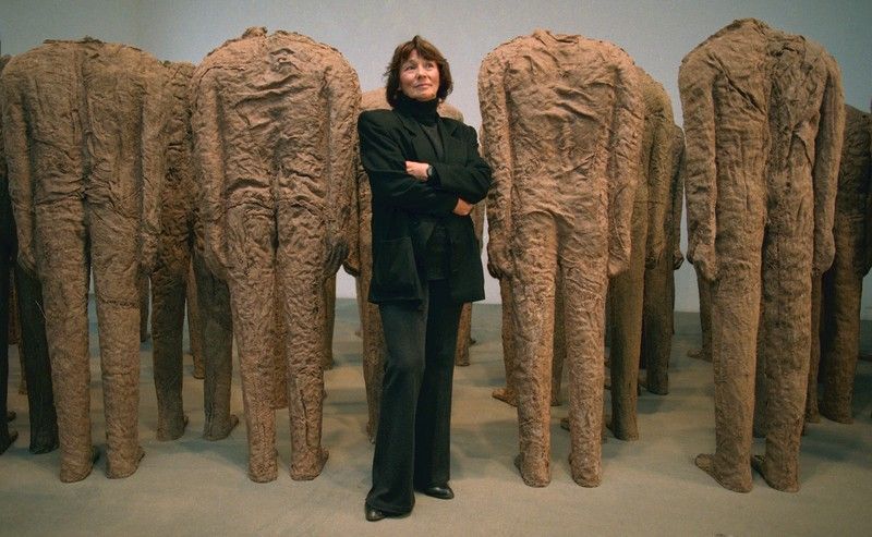 Magdalena Abakanowicz with her piece Crowd. Photo: courtesy of CSW.